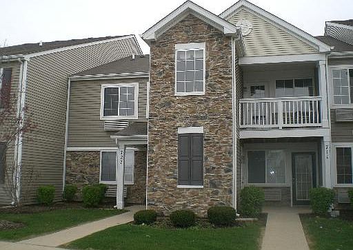 3rd image of 727 Silverstone Dr