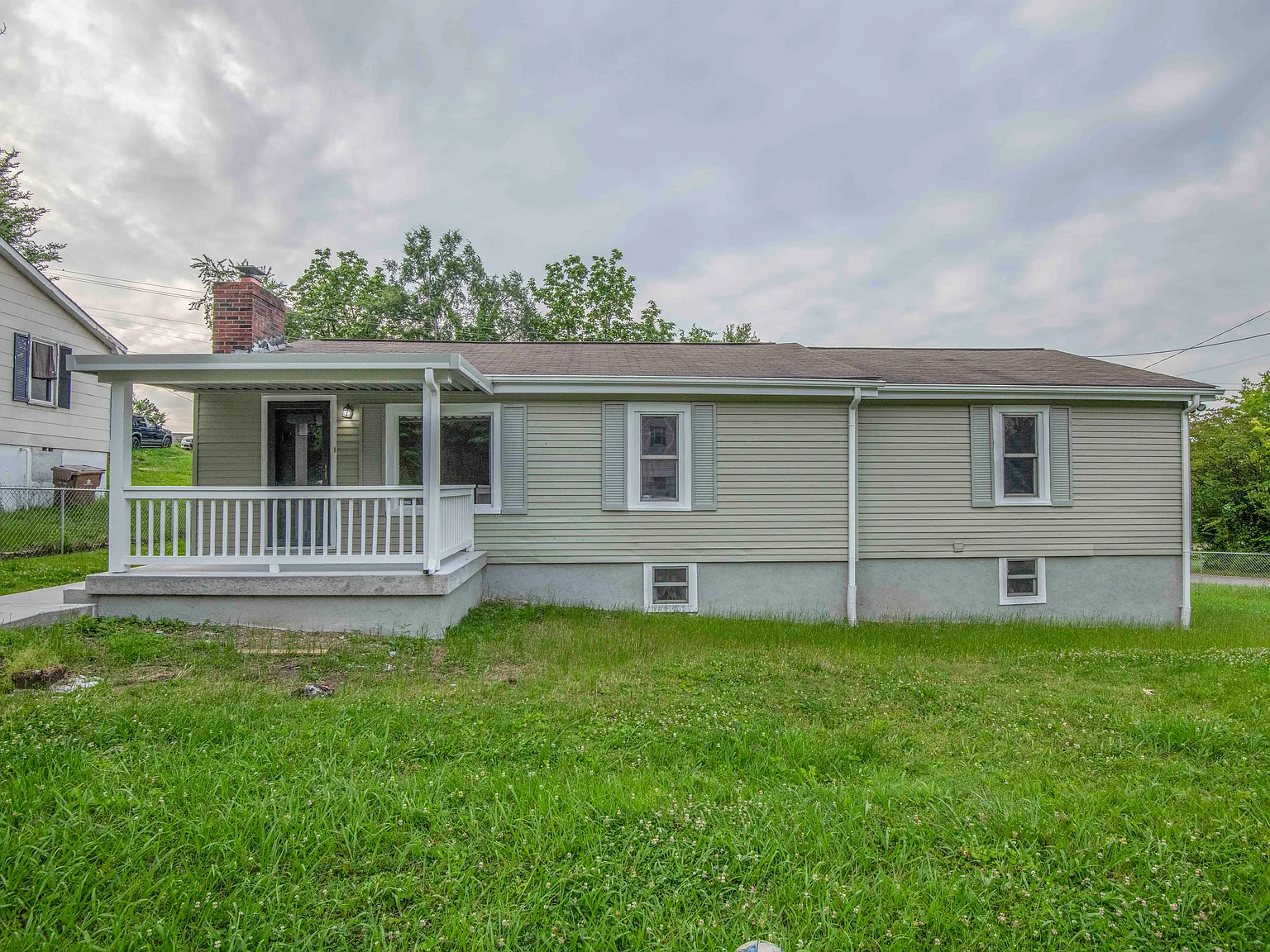 3 bed, 2111 sqft, $2,300 — Photo 3