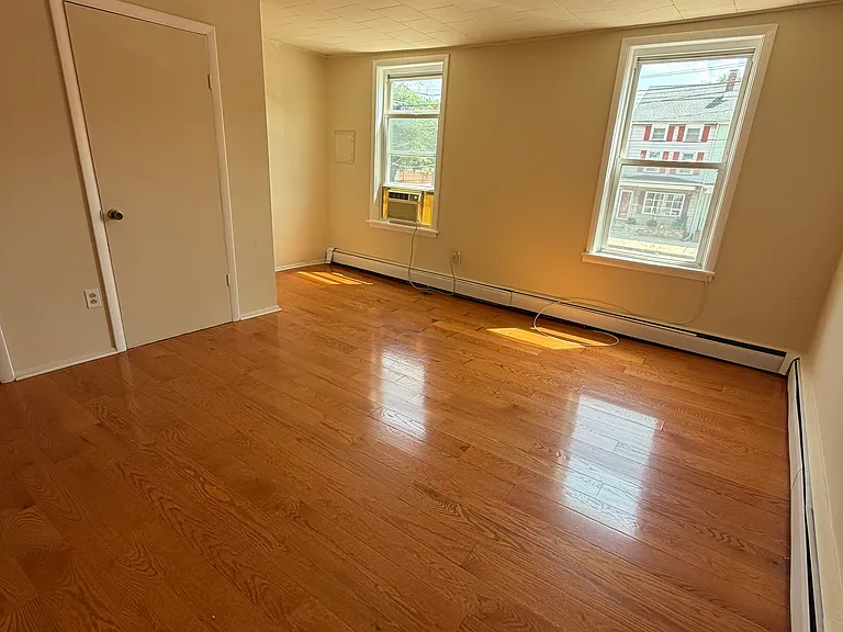 227 E Broad St #2 — Photo 3