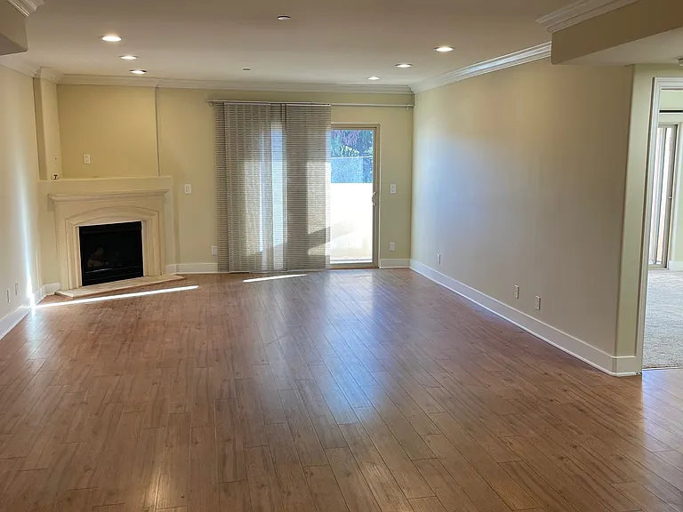 11218 La Maida St #300 — Photo 12