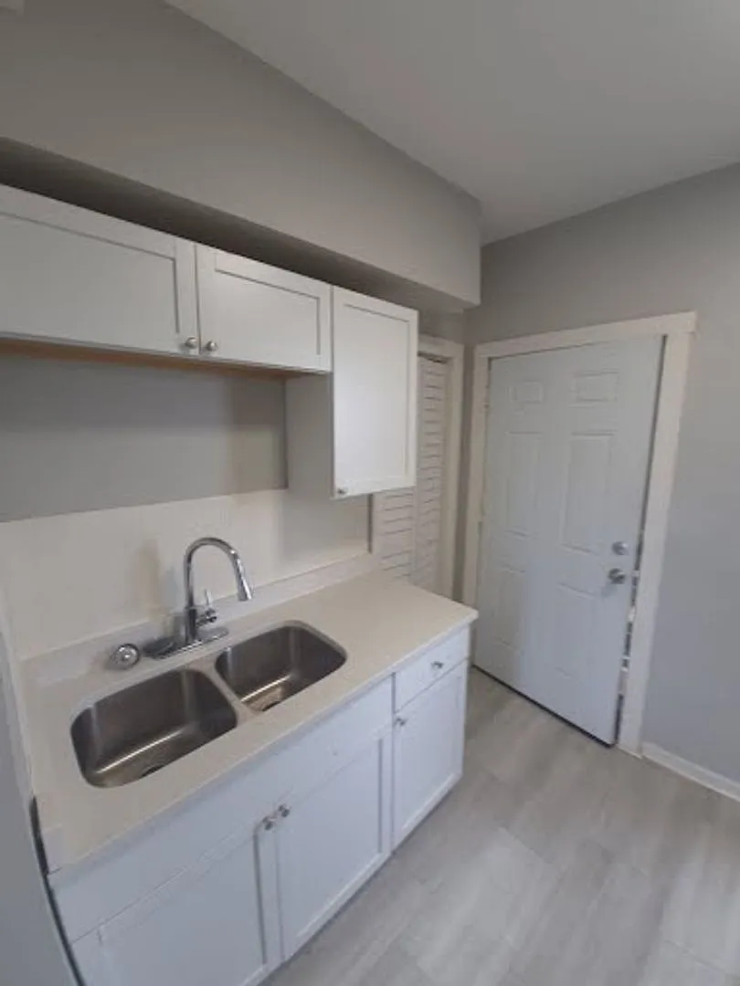 Building Photo - 1430 S Kenneth Ave #3E