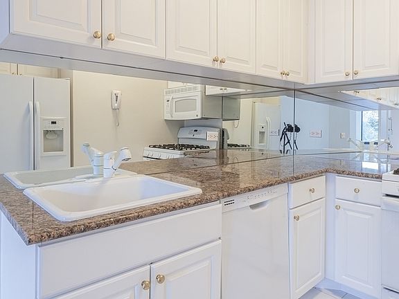 5th image of 210 E 65th St APT 4F