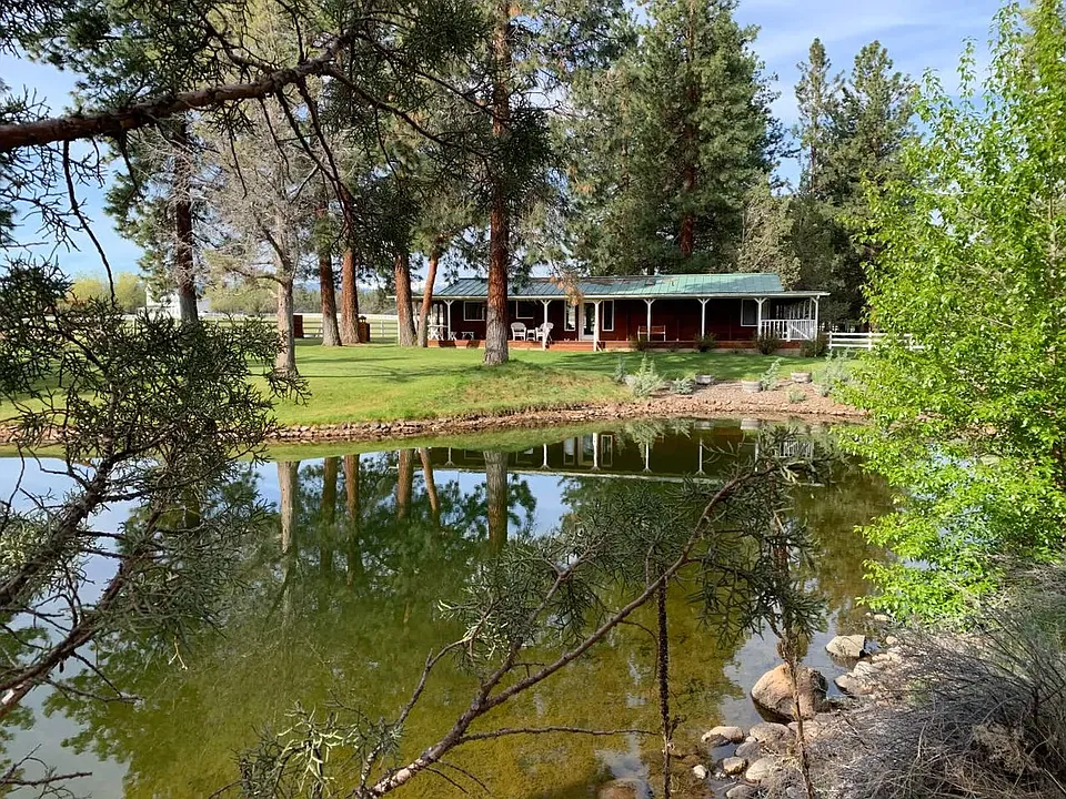 17045 Farthing Ln