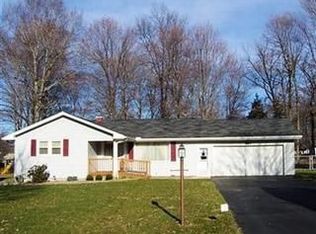 129 Robinwood Dr, New Middletown, OH 44442