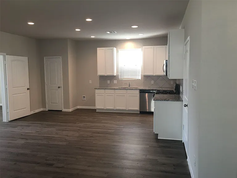 2111 Ethan Dr — Photo 6