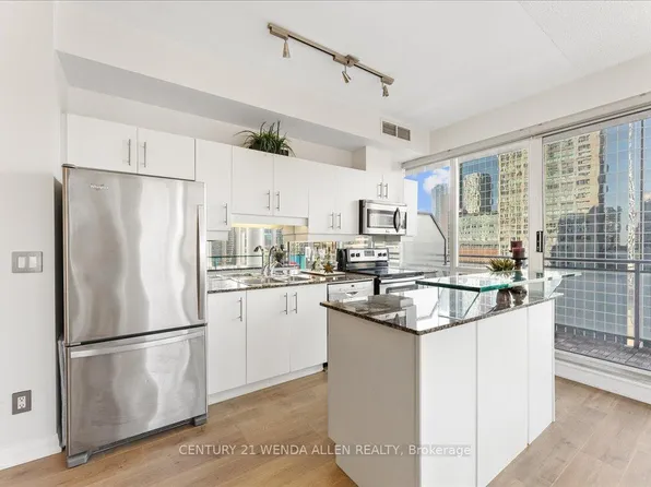 220 Victoria St #1709, Toronto, ON M5B 2R6