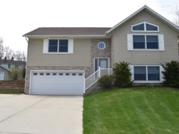 215 Kerri Ann Ct, Hartford, WI 53027