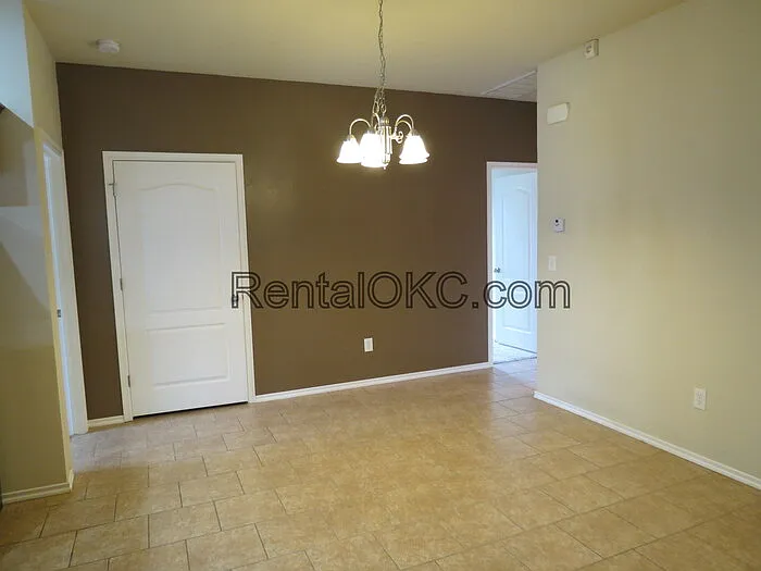 3 bed, 2.0 bath, 1242 sqft, $1,660 — Photo 4