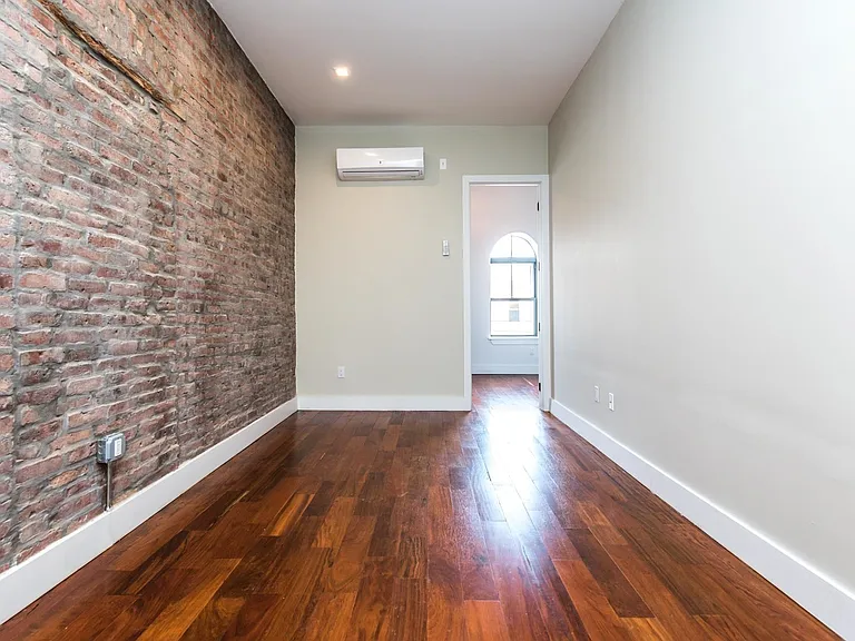 1863 Putnam Ave #2R — Photo 7