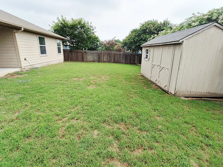 325 Comal Run — Photo 32