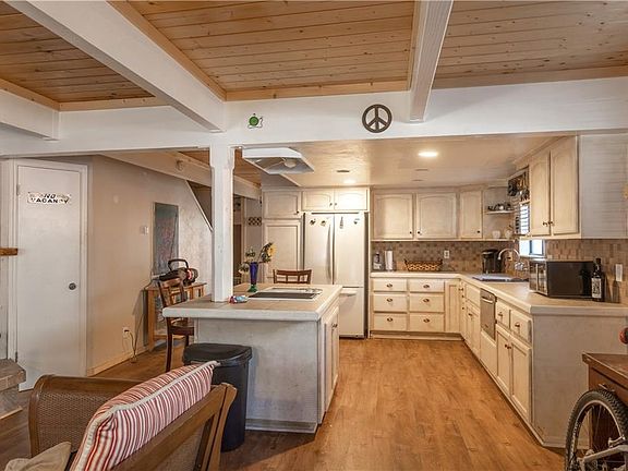 2nd image of 42766 La Cerena Ave