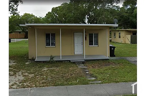 1304 NW 4th St Photo 1