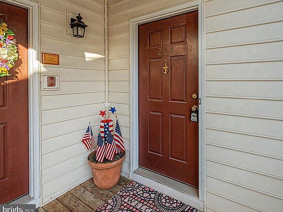 5th image of 25252 Riffleford Sq Unit 204