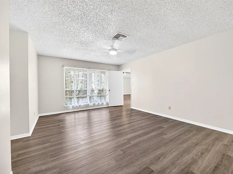 11103 Bellerive Dr — Photo 19