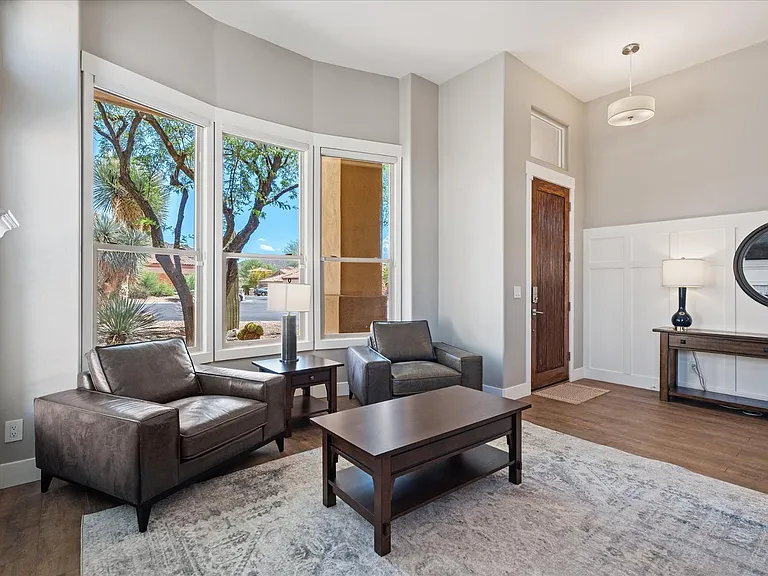 13610 E Laurel Ln — Photo 5