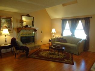305 SW Green Teal St, Lees Summit, MO 64082