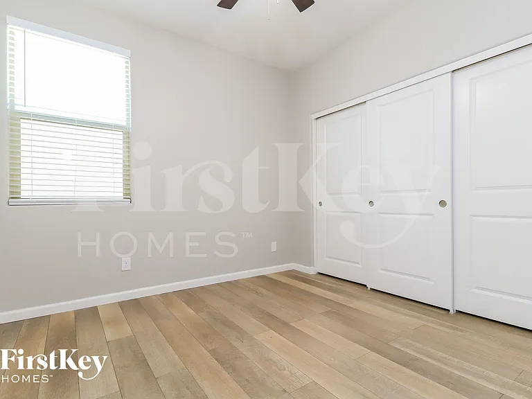 8920 W Jefferson St — Photo 11