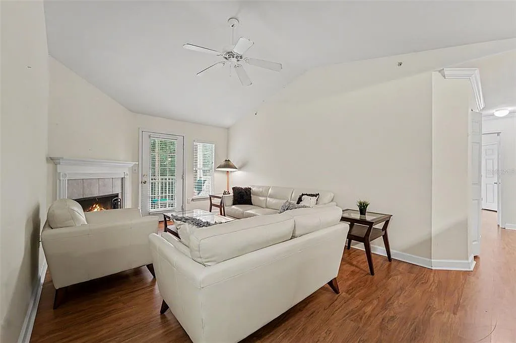 2 bed, 1.0 bath, 1050 sqft, $1,700 — Photo 4