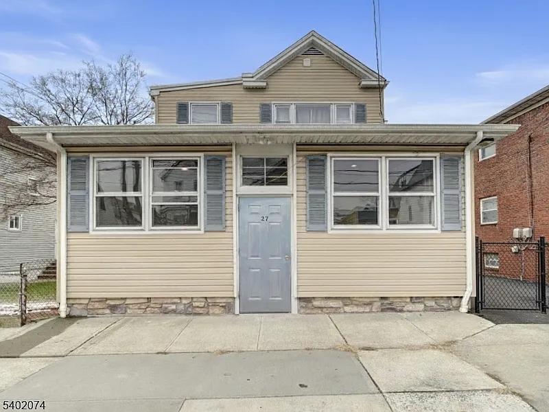 4 bed, 1.0 bath, $2,980 — Photo 1