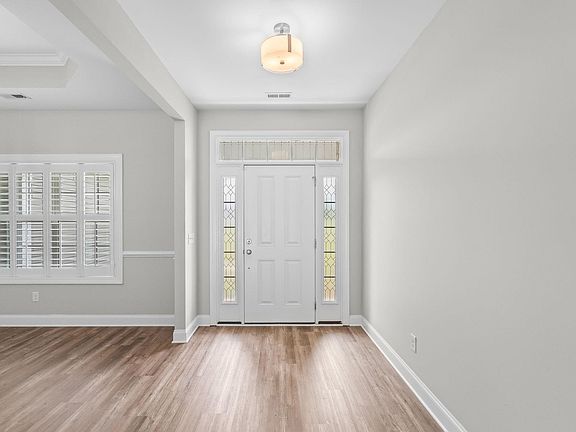 4th image of 642 Sunny Pond Ln.