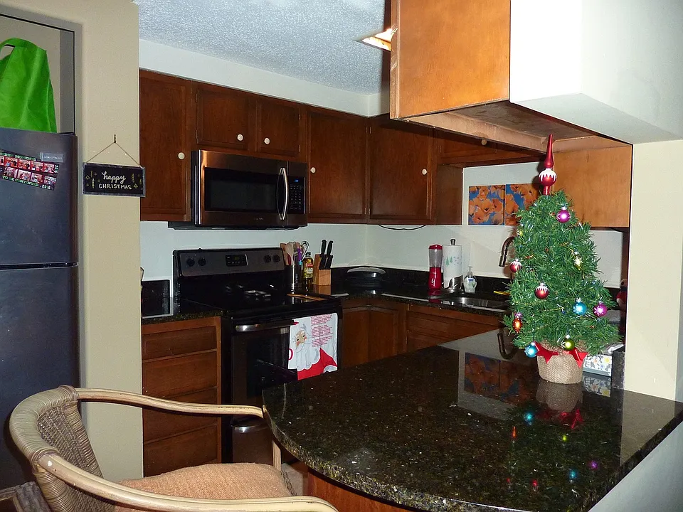1211 Highland Ave #202