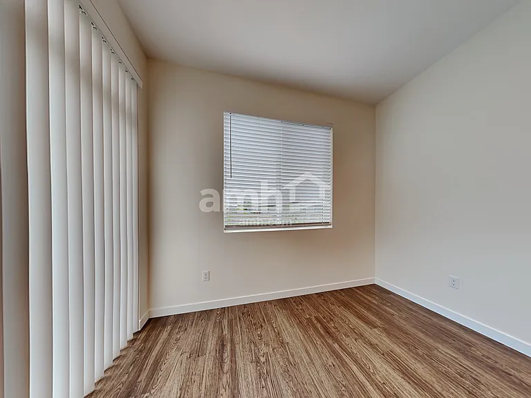 1013 NE 11th Way — Photo 6