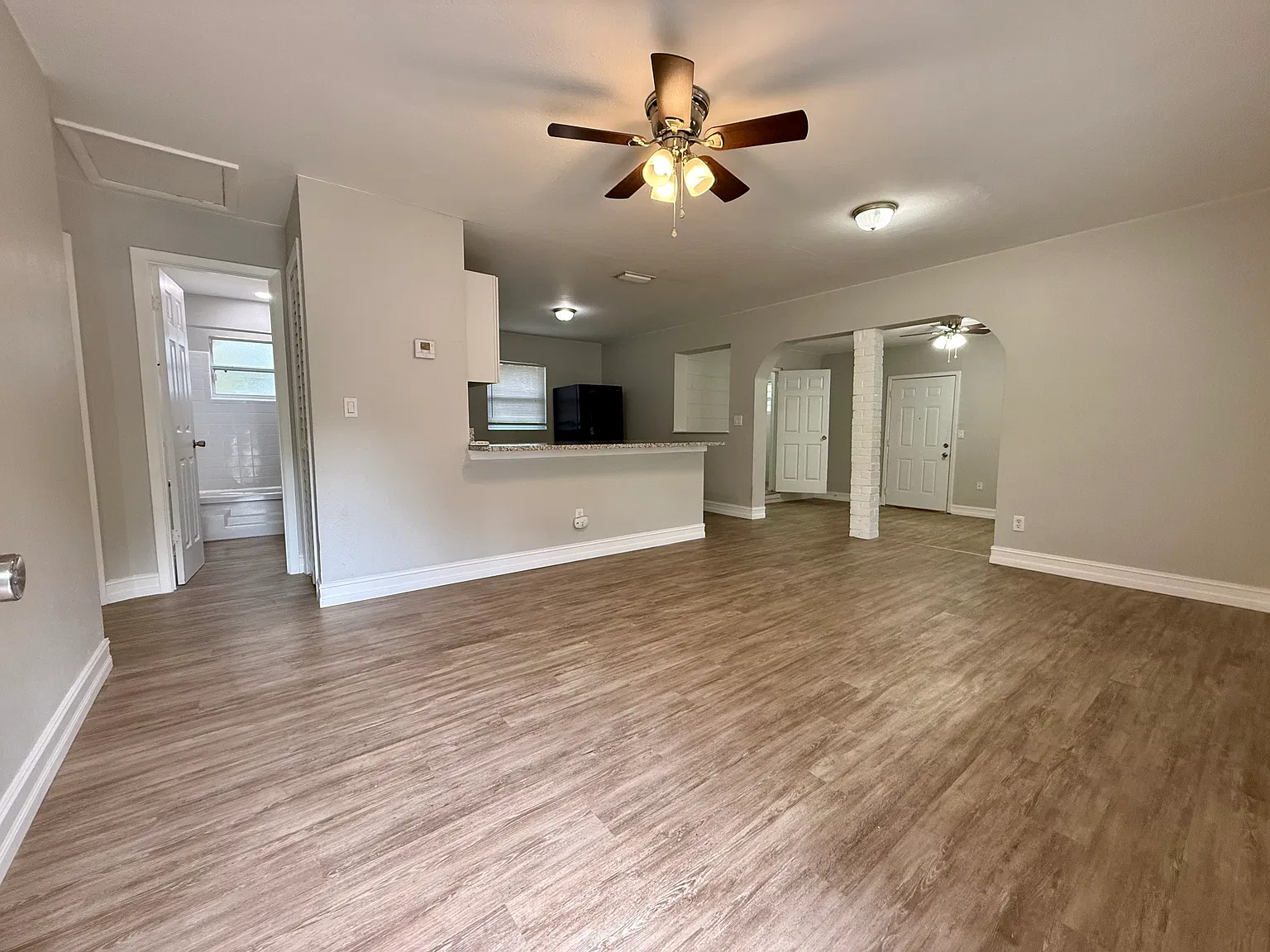 2 bed, 972 sqft, $1,600 — Photo 2