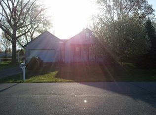 906 Minnesota Ave, Troy, MI