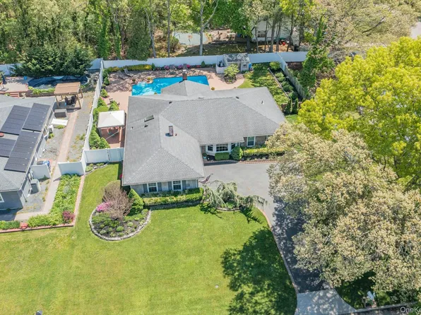 17 Priscilla Avenue, Holtsville, NY 11742