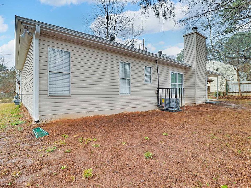 1st image of 618 Waynes Ct SE