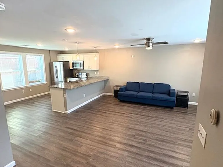 613 Brister St #103 — Photo 9