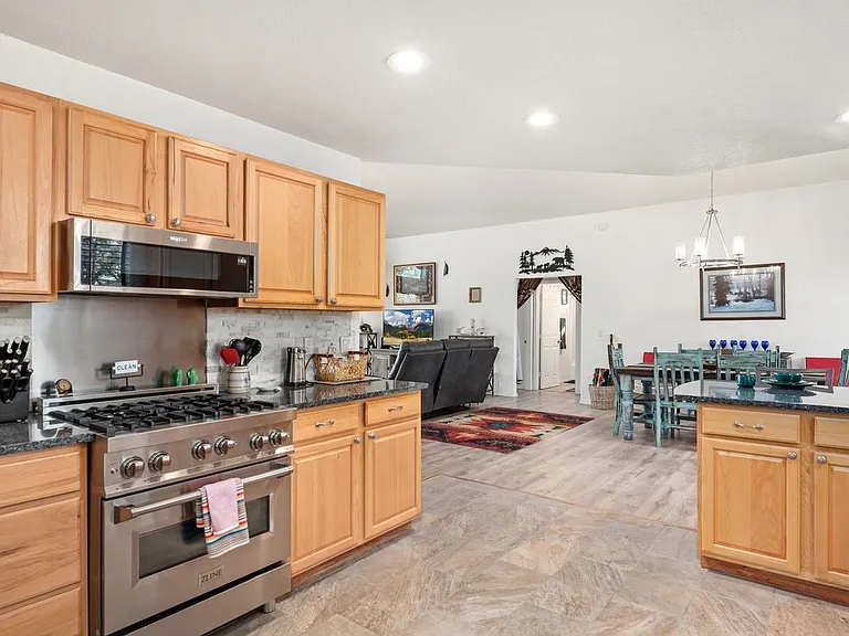 233 Guenevere Ave — Photo 3