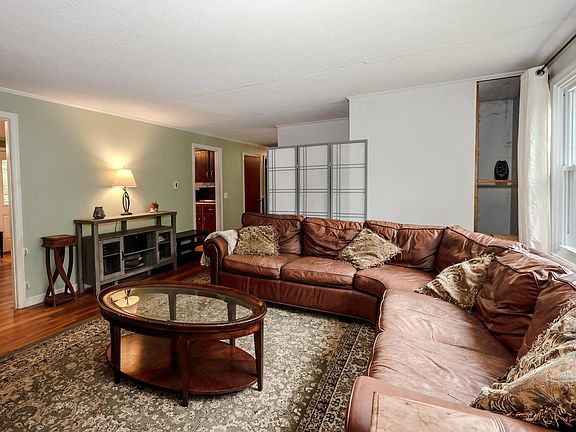 5th image of 113 Currier Avenue