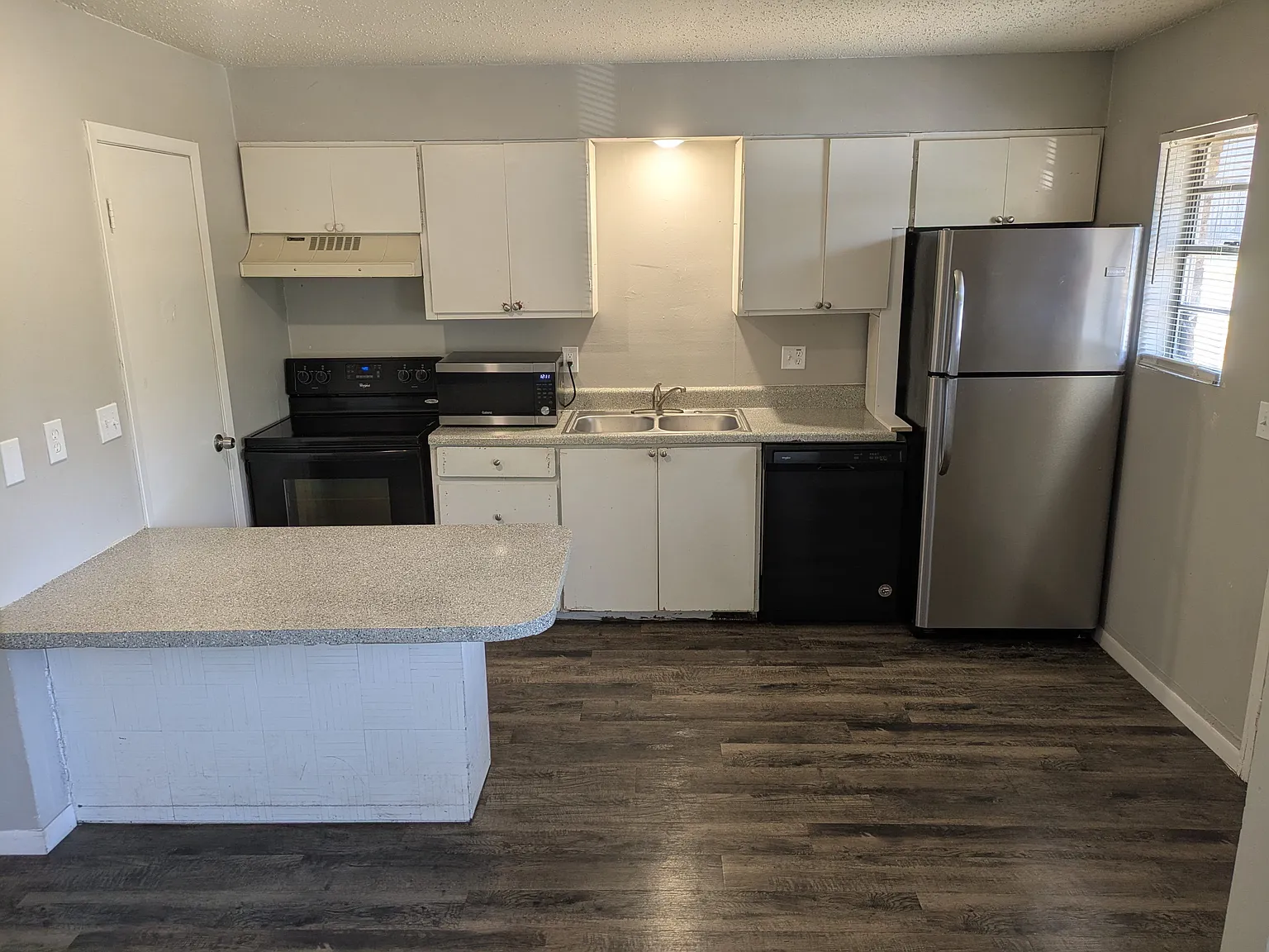 1 bed, 1.0 bath, 560 sqft, $750 — Photo 2