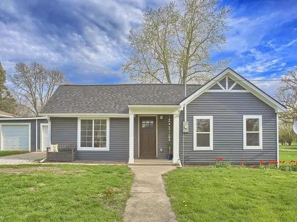 721 E Richardson St, Farmer City, IL 61842