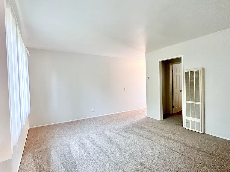 655 Mariposa Ave — Photo 19