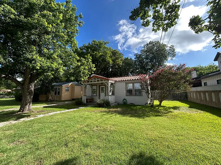 1030 Cole Ave — Photo 4