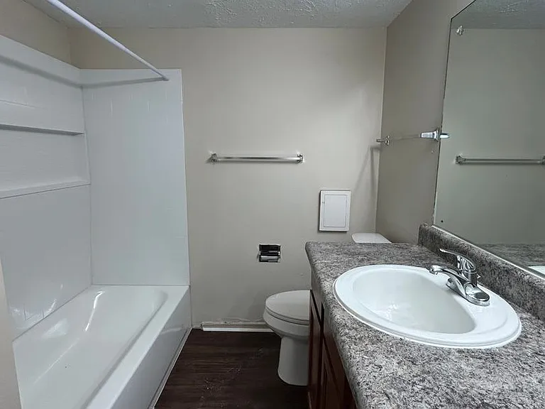 915 N 48th Ave — Photo 33