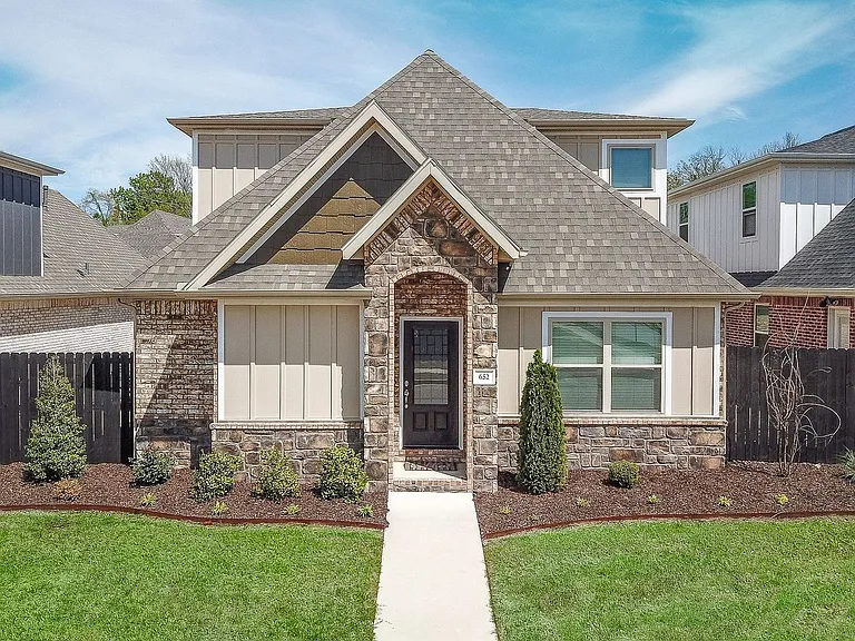 652 N Malbec Rd — Photo 1