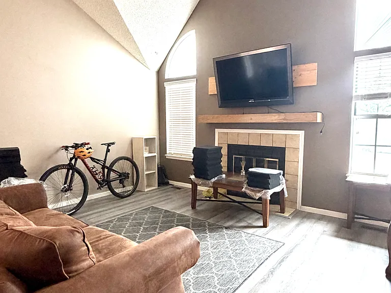 2334 Troy Ct — Photo 6
