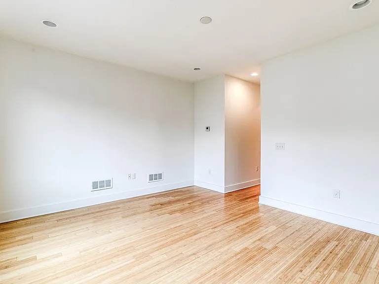 919 N 5th St #13 — Photo 28
