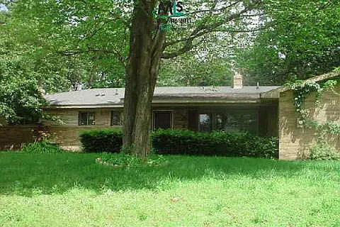 1520 Shankin Dr photo 1