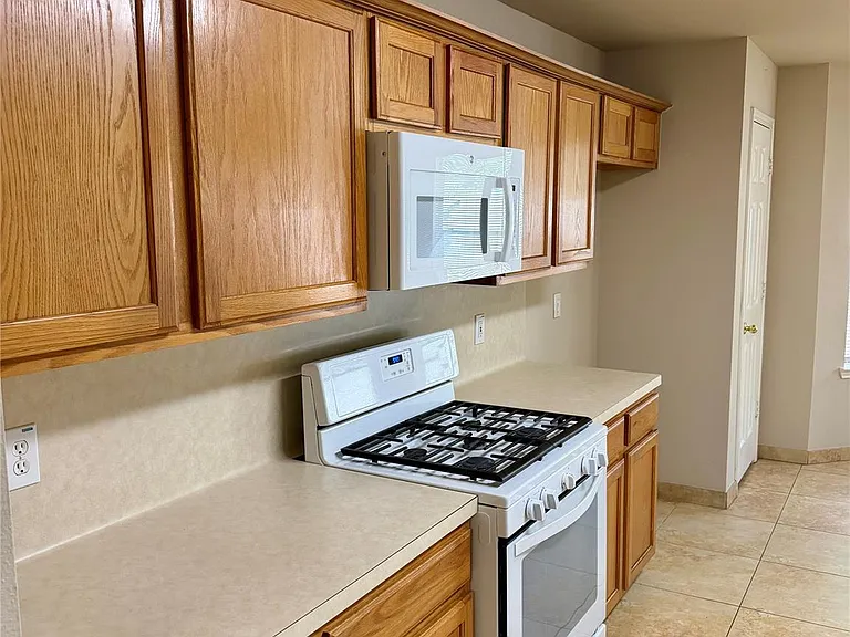 3715 Lindenfield Dr — Photo 10