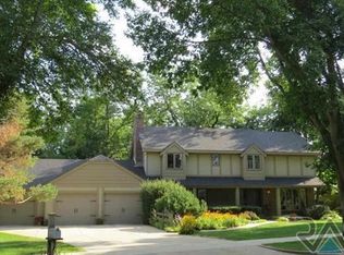 717 E Sunnybrook Dr, Sioux Falls, SD 57105