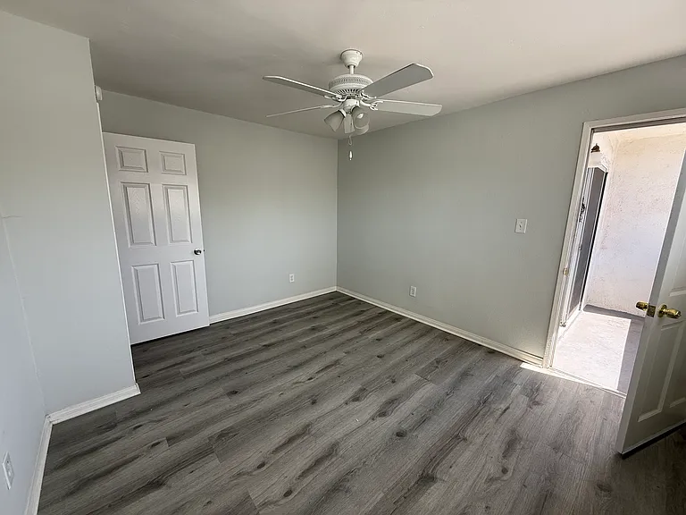 1032-1036 S Normandie Ave #9 — Photo 16