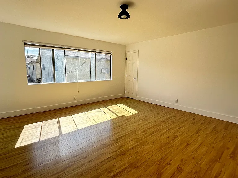 370 Obispo Ave Long Beach, CA 90814 — Photo 4