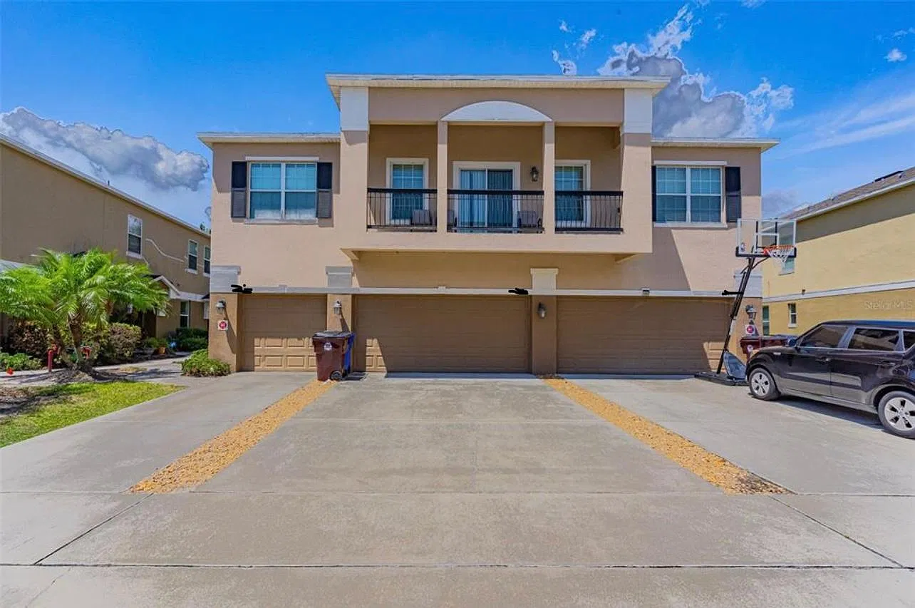 3 bed, 2.5 bath, 1588 sqft, $1,900 — Photo 1