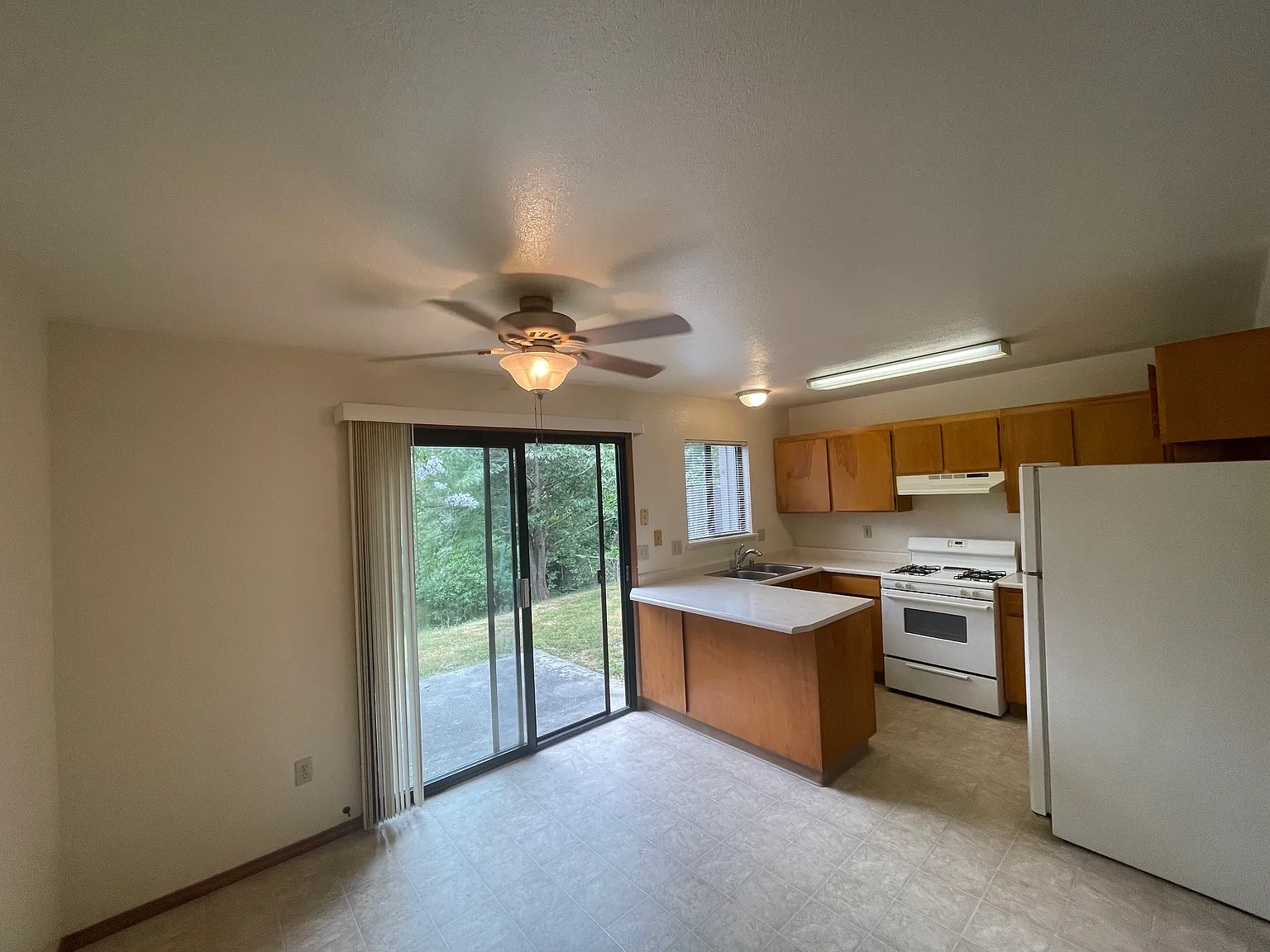 1 bed, 900 sqft, $1,250 — Photo 2
