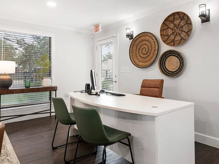 Leasing Desk