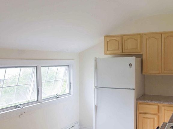 3rd image of 473 Tysens Ln Floor 2